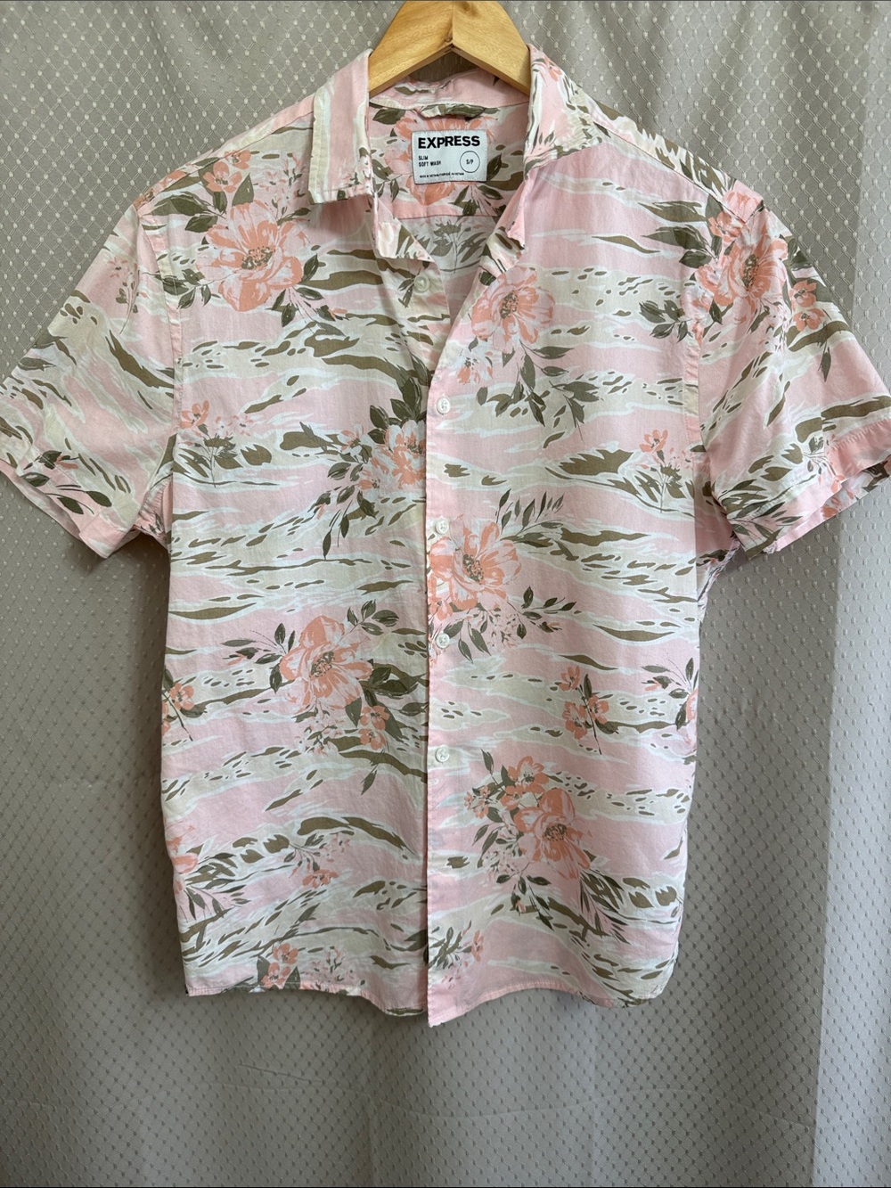 Express Pink Floral Short Sleeve Button-Down Shirt